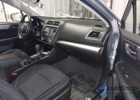 2019 Subaru Outback 2.5I Premium из США, поврежденный, VIN 4S4BSAFC2K3357980